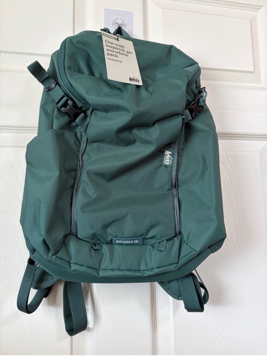 REI Handbags - REI Rucksack 18L Daypack in Jasper Green NWT